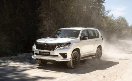 2021 Toyota Land Cruiser Prado Front Three-Quarter Wallpapers 450x275 (20)