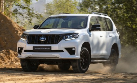 2021 Toyota Land Cruiser Prado Front Three-Quarter Wallpapers 450x275 (27)