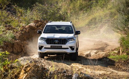 2021 Toyota Land Cruiser Prado Front Wallpapers 450x275 (28)