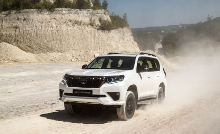 2021 Toyota Land Cruiser Prado Front Wallpapers 450x275 (25)