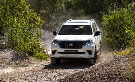 2021 Toyota Land Cruiser Prado Front Wallpapers 450x275 (47)