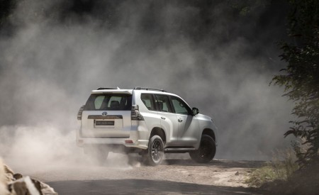 2021 Toyota Land Cruiser Prado Rear Three-Quarter Wallpapers 450x275 (48)