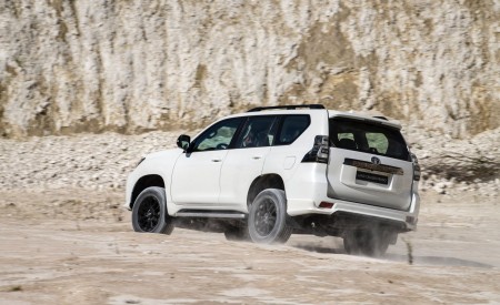 2021 Toyota Land Cruiser Prado Rear Three-Quarter Wallpapers 450x275 (42)