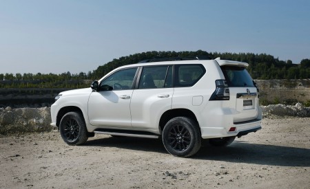 2021 Toyota Land Cruiser Prado Rear Three-Quarter Wallpapers 450x275 (12)