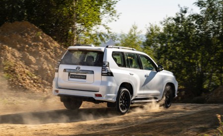 2021 Toyota Land Cruiser Prado Rear Three-Quarter Wallpapers 450x275 (30)