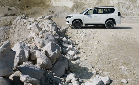 2021 Toyota Land Cruiser Prado Side Wallpapers 450x275 (16)