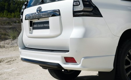 2021 Toyota Land Cruiser Prado Tail Light Wallpapers 450x275 (69)
