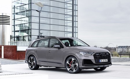 2022 Audi Q7 S Line Competition Plus (Color: Nardo Grey) Front Three-Quarter Wallpapers 450x275 (7)