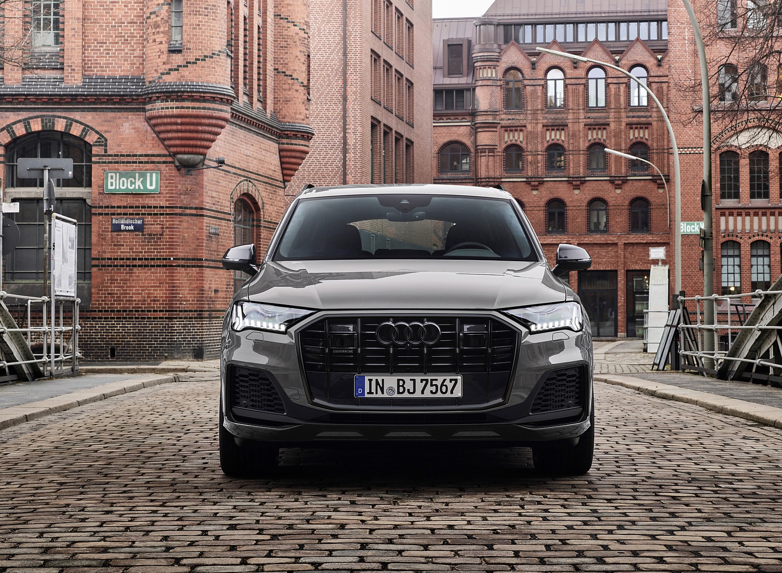 2022 Audi Q7 S Line Competition Plus (Color: Nardo Grey) Front Wallpapers (8)