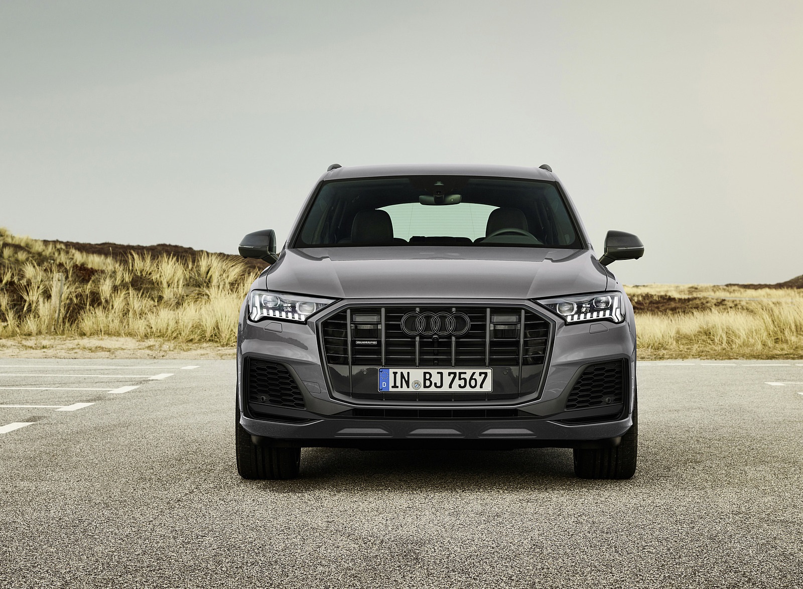 2022 Audi Q7 S Line Competition Plus (Color: Nardo Grey) Front Wallpapers (5)