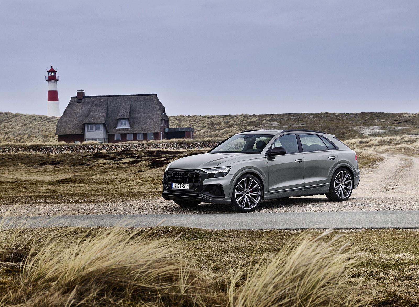 2022 Audi Q8 S Line Competition Plus (Color: Nardo Gray) Front Three-Quarter Wallpapers (5)