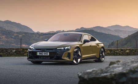 2022 Audi RS e-tron GT (UK-Spec) Front Three-Quarter Wallpapers  450x275 (17)