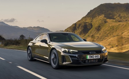 2022 Audi RS e-tron GT (UK-Spec) Front Three-Quarter Wallpapers  450x275 (6)