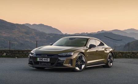 2022 Audi RS e-tron GT (UK-Spec) Front Three-Quarter Wallpapers 450x275 (18)