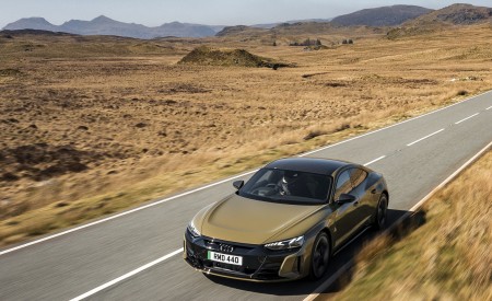 2022 Audi RS e-tron GT (UK-Spec) Front Three-Quarter Wallpapers 450x275 (7)