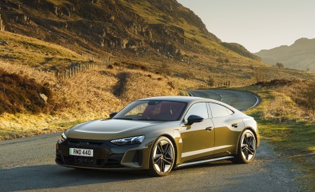 2022 Audi RS e-tron GT (UK-Spec) Rear Three-Quarter Wallpapers  450x275 (12)