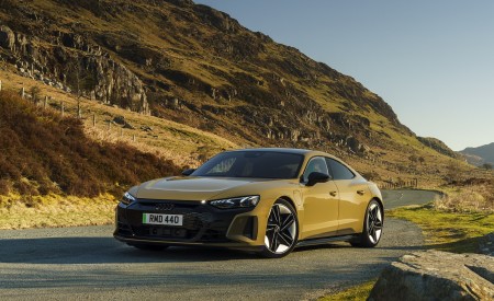 2022 Audi RS e-tron GT (UK-Spec) Rear Three-Quarter Wallpapers  450x275 (13)