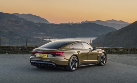 2022 Audi RS e-tron GT (UK-Spec) Rear Three-Quarter Wallpapers 450x275 (19)