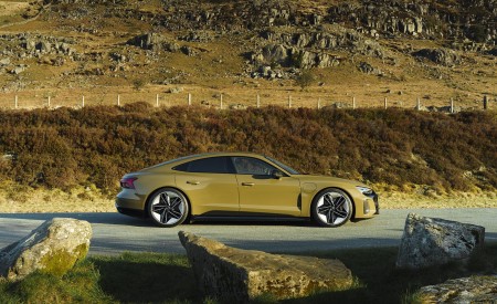 2022 Audi RS e-tron GT (UK-Spec) Side Wallpapers 450x275 (15)