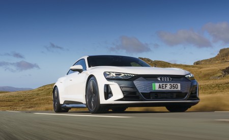 2022 Audi e-tron GT (UK-Spec) Front Three-Quarter Wallpapers  450x275 (6)
