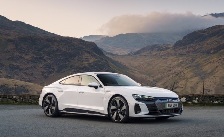 2022 Audi e-tron GT (UK-Spec) Front Three-Quarter Wallpapers 450x275 (13)