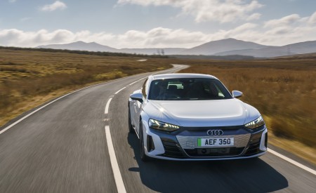 2022 Audi e-tron GT (UK-Spec) Front Wallpapers  450x275 (3)