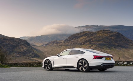 2022 Audi e-tron GT (UK-Spec) Rear Three-Quarter Wallpapers 450x275 (15)