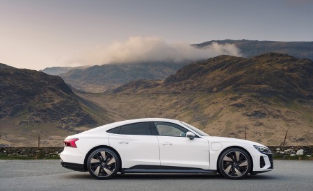2022 Audi e-tron GT (UK-Spec) Side Wallpapers 450x275 (17)