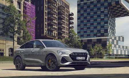 2022 Audi e-tron Sportback S Line Black Edition (Color: Chronos Grey Metallic) Front Three-Quarter Wallpapers 450x275 (3)