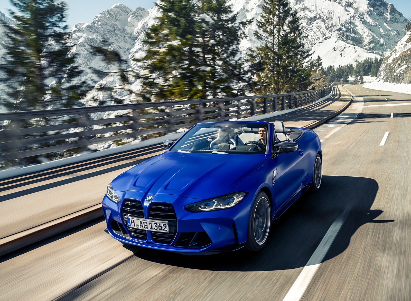 2022 BMW M4 Convertible Competition M xDrive Front Three-Quarter Wallpapers  (13)