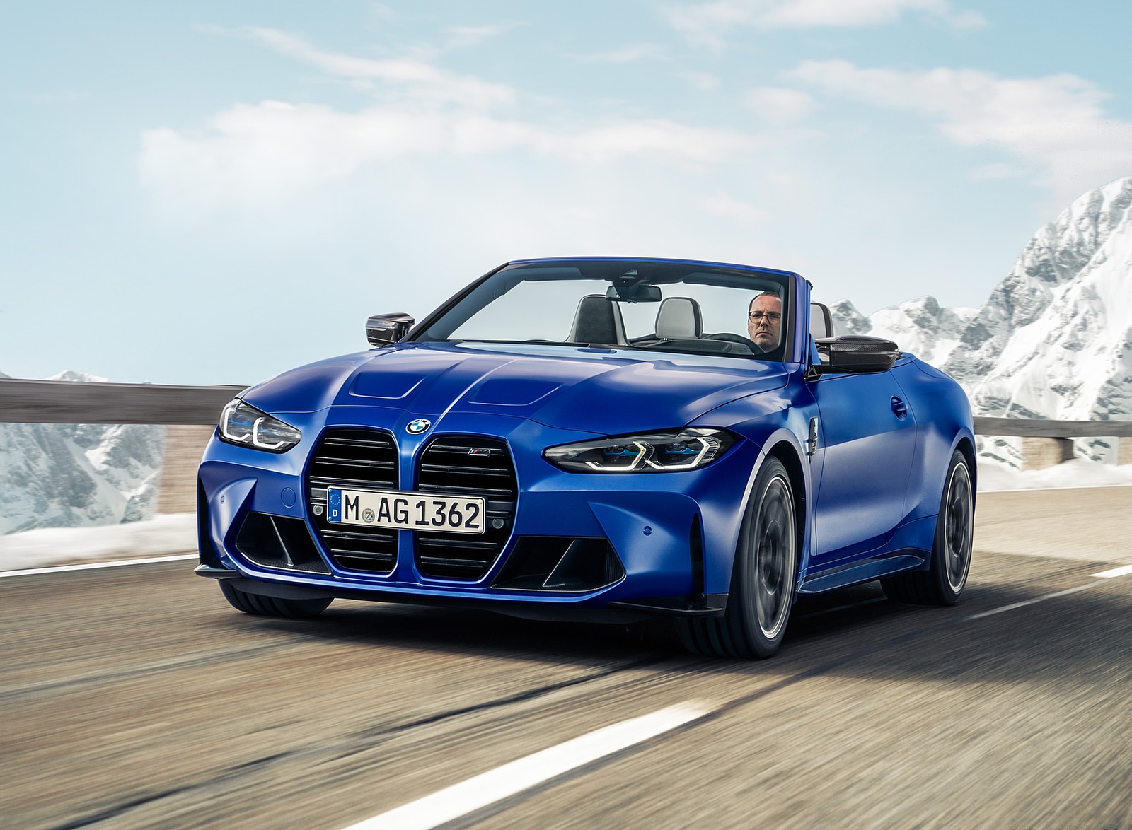 2022 BMW M4 Competition Convertible M xDrive Front Wallpapers  (2)