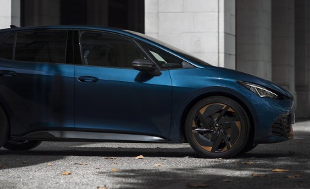 2022 CUPRA Born (Color: Aurora Blue) Detail Wallpapers 450x275 (25)