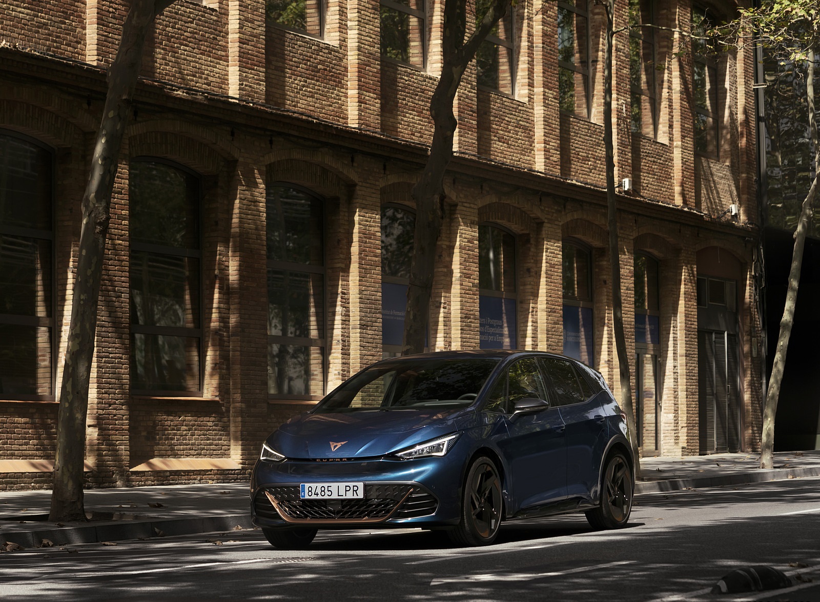 2022 CUPRA Born (Color: Aurora Blue) Front Three-Quarter Wallpapers (9)