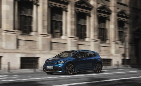 2022 CUPRA Born (Color: Aurora Blue) Front Three-Quarter Wallpapers 450x275 (10)