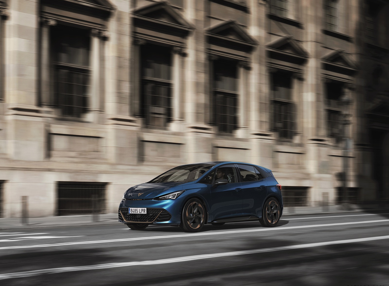 2022 CUPRA Born (Color: Aurora Blue) Front Three-Quarter Wallpapers (10)