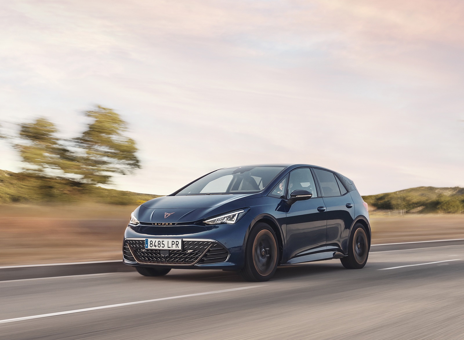 2022 CUPRA Born (Color: Aurora Blue) Front Three-Quarter Wallpapers (2)