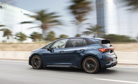 2022 CUPRA Born (Color: Aurora Blue) Rear Three-Quarter Wallpapers 450x275 (6)