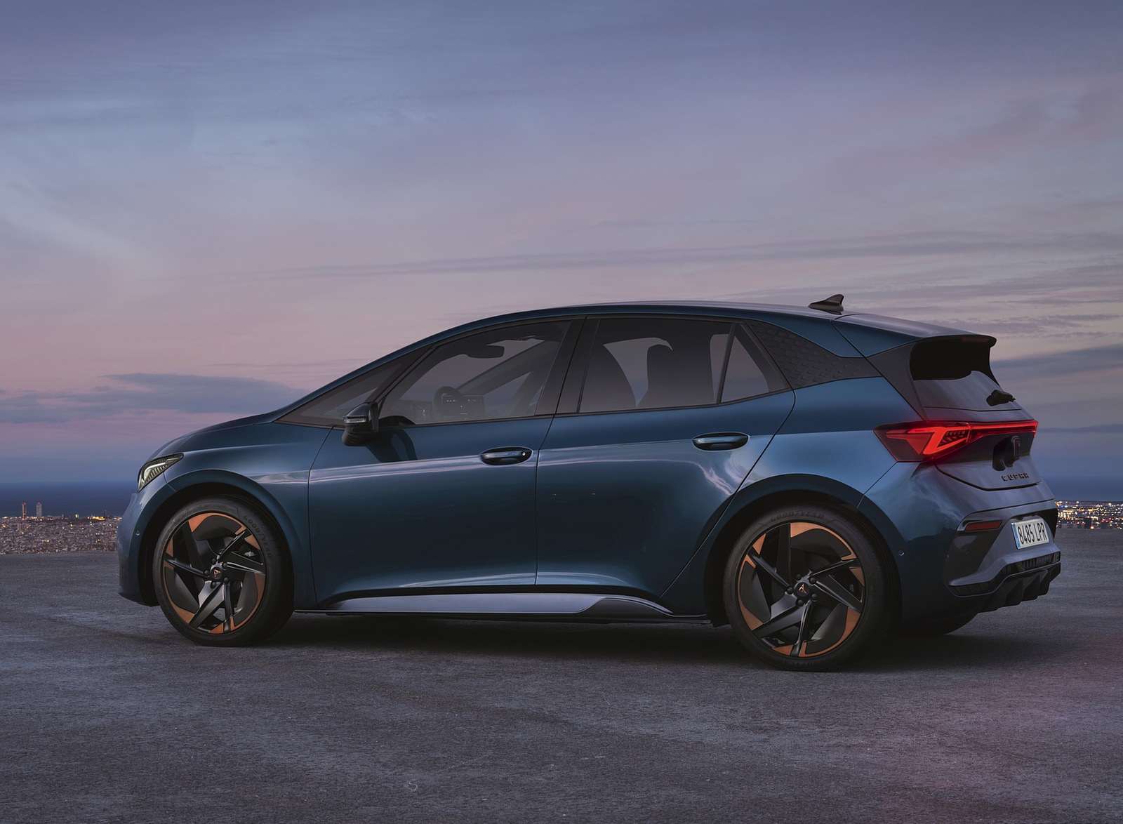 2022 CUPRA Born (Color: Aurora Blue) Side Wallpapers  (15)