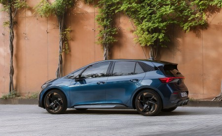 2022 CUPRA Born (Color: Aurora Blue) Side Wallpapers 450x275 (14)