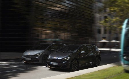 2022 CUPRA Born (Color: Quasar Grey) Front Three-Quarter Wallpapers 450x275 (53)
