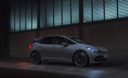 2022 CUPRA Born (Color: Vapor Grey) Front Three-Quarter Wallpapers 450x275 (91)