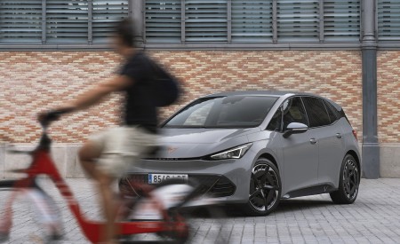 2022 CUPRA Born (Color: Vapor Grey) Front Three-Quarter Wallpapers 450x275 (100)