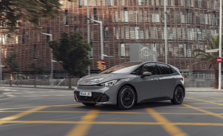 2022 CUPRA Born (Color: Vapor Grey) Front Three-Quarter Wallpapers 450x275 (87)
