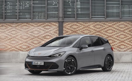 2022 CUPRA Born (Color: Vapor Grey) Front Three-Quarter Wallpapers 450x275 (93)