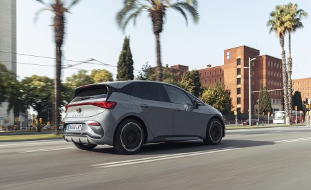 2022 CUPRA Born (Color: Vapor Grey) Rear Three-Quarter Wallpapers 450x275 (85)