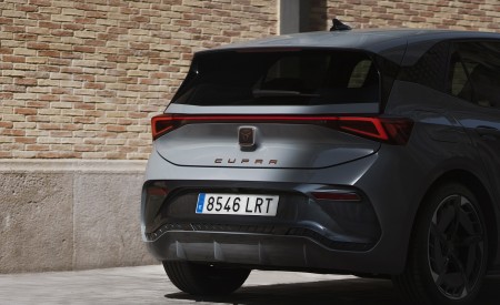 2022 CUPRA Born (Color: Vapor Grey) Rear Wallpapers 450x275 (115)