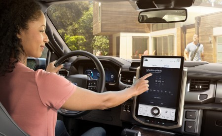 2022 Ford F-150 Lightning Lariat Interior Wallpapers 450x275 (32)