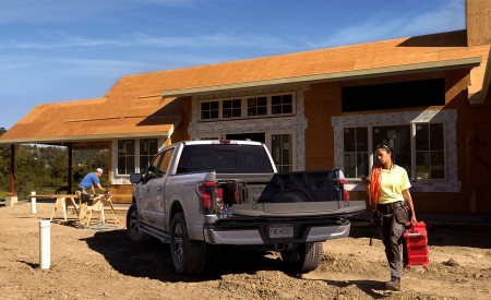 2022 Ford F-150 Lightning Lariat Rear Three-Quarter Wallpapers 450x275 (25)