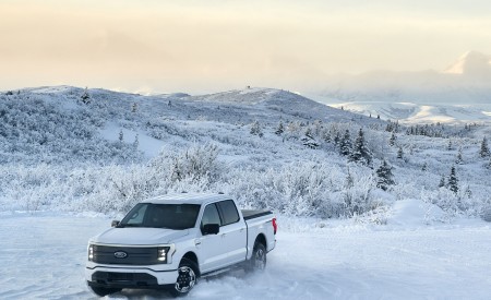 2022 Ford F-150 Lightning Testing in Alaska Front Three-Quarter Wallpapers 450x275 (3)