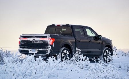 2022 Ford F-150 Lightning Testing in Alaska Rear Three-Quarter Wallpapers 450x275 (13)